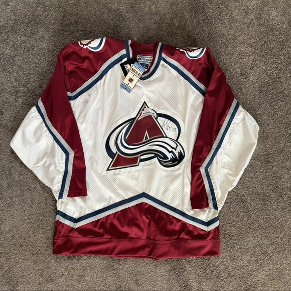 VINTAGE PATRICK ROY 33 COLORADO AVALANCHE SIGNED JERSEY STARTER